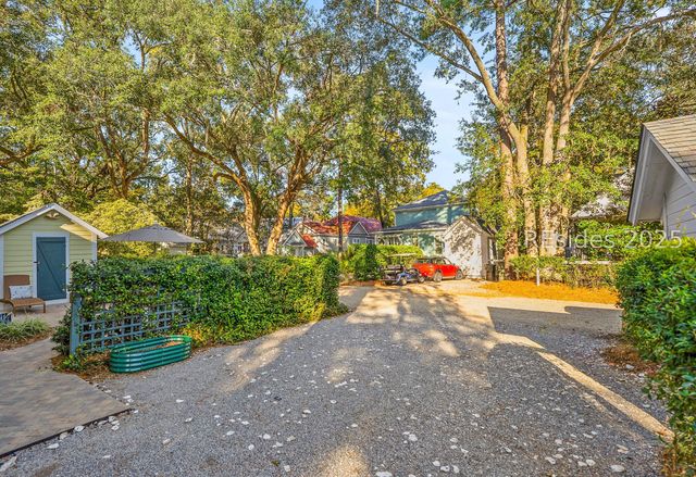 23 Mum Grace, Beaufort, SC 29906