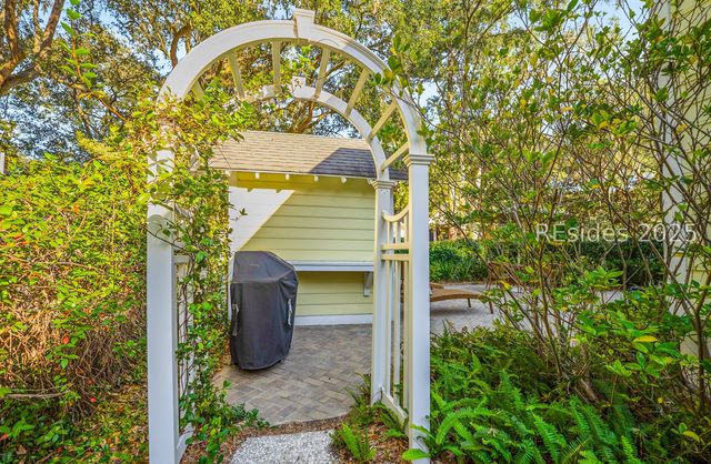 23 Mum Grace, Beaufort, SC 29906