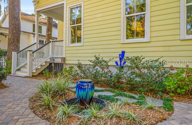 23 Mum Grace, Beaufort, SC 29906