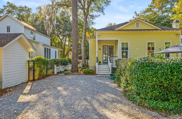 23 Mum Grace, Beaufort, SC 29906