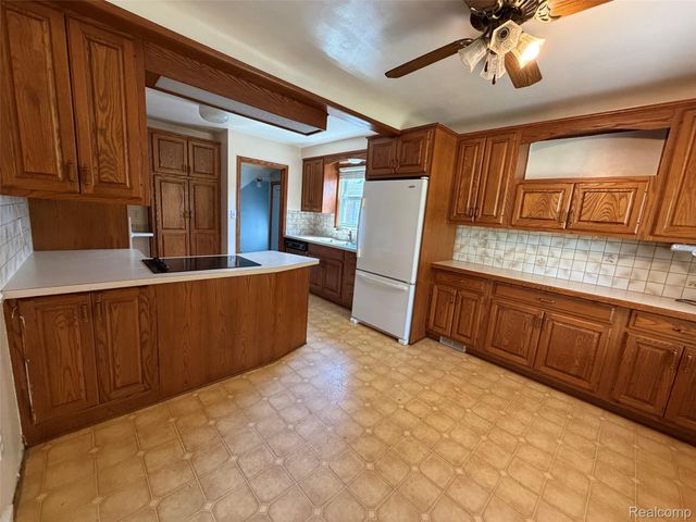 1532 Superior Boulevard, Wyandotte, MI 48192
