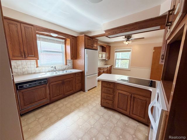 1532 Superior Boulevard, Wyandotte, MI 48192