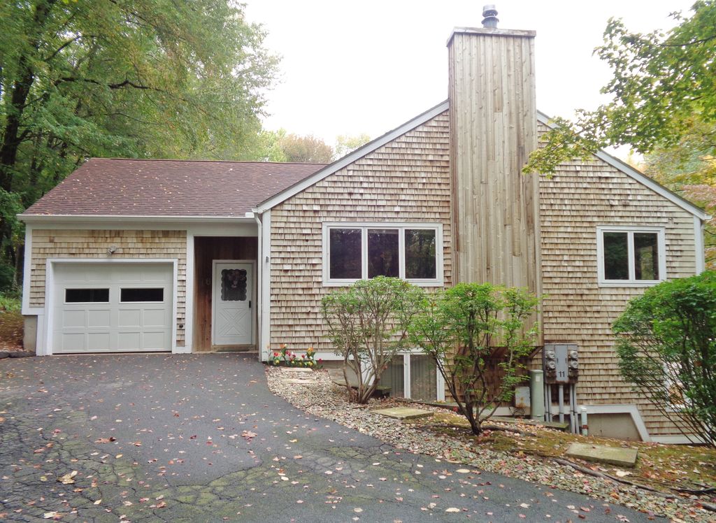 16 Cardinal Drive 16, Farmington, CT 06032