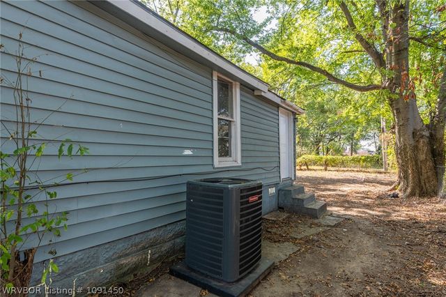 2704 N J Street, Fort Smith, AR 72901