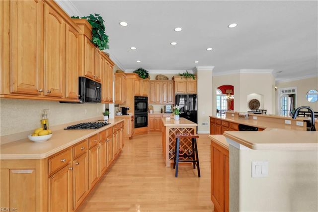 2001 Quarter Horse LN, Suffolk, VA 23434