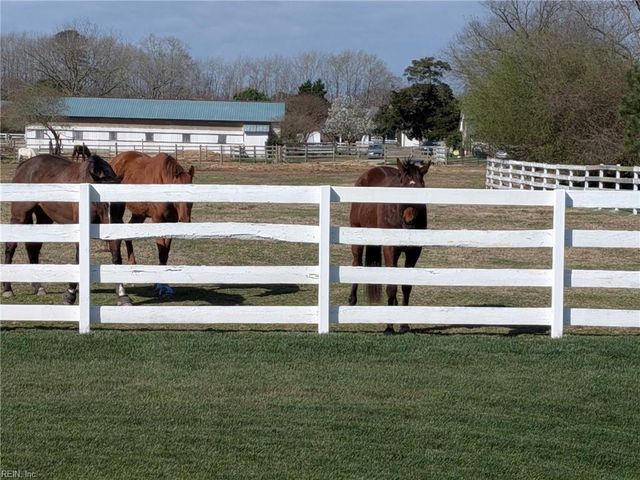 2001 Quarter Horse LN, Suffolk, VA 23434