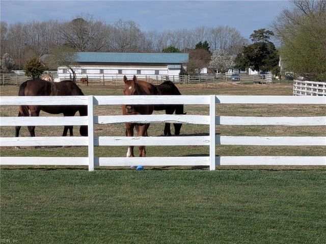 2001 Quarter Horse LN, Suffolk, VA 23434
