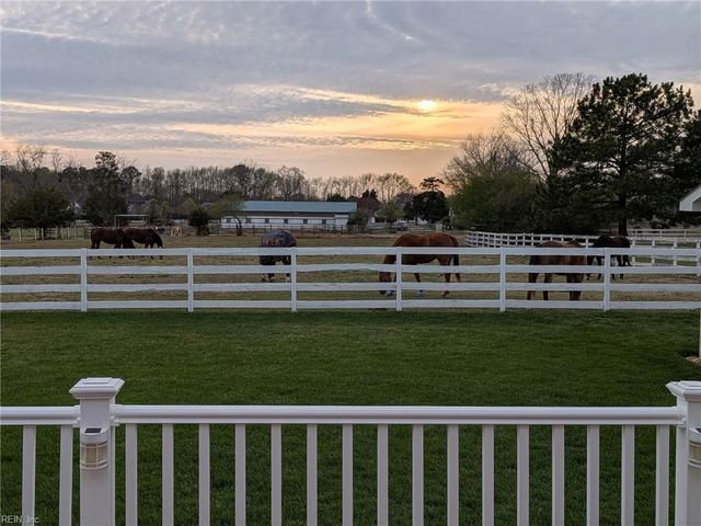 2001 Quarter Horse LN, Suffolk, VA 23434