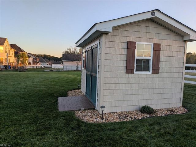 2001 Quarter Horse LN, Suffolk, VA 23434