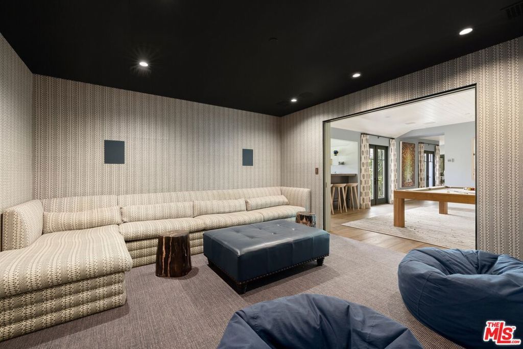 Image 13 of property listing at 521 Amalfi Drive, Pacific Palisades, CA 90272