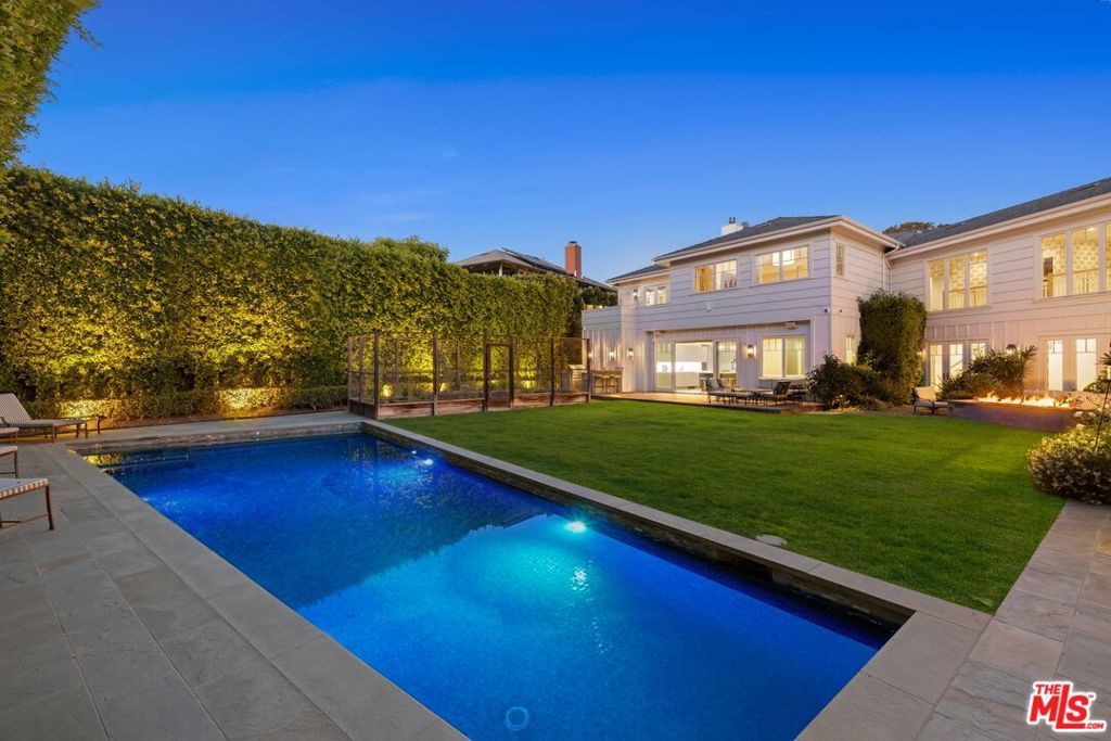 Image 2 of property listing at 521 Amalfi Drive, Pacific Palisades, CA 90272