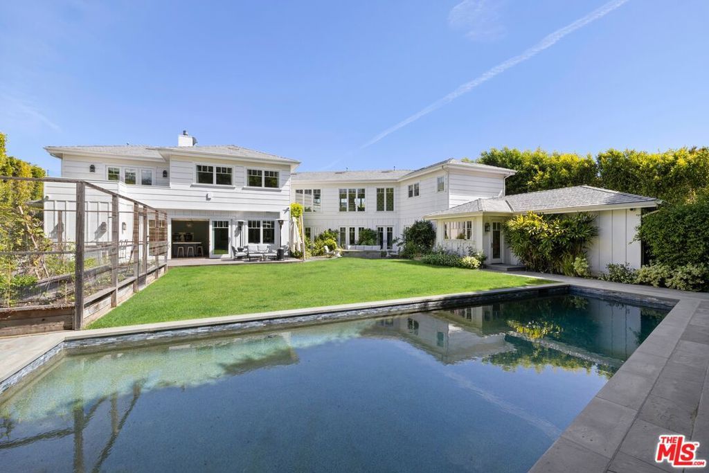 Image 24 of property listing at 521 Amalfi Drive, Pacific Palisades, CA 90272
