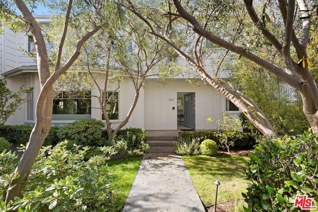 Image 27 of property listing at 521 Amalfi Drive, Pacific Palisades, CA 90272