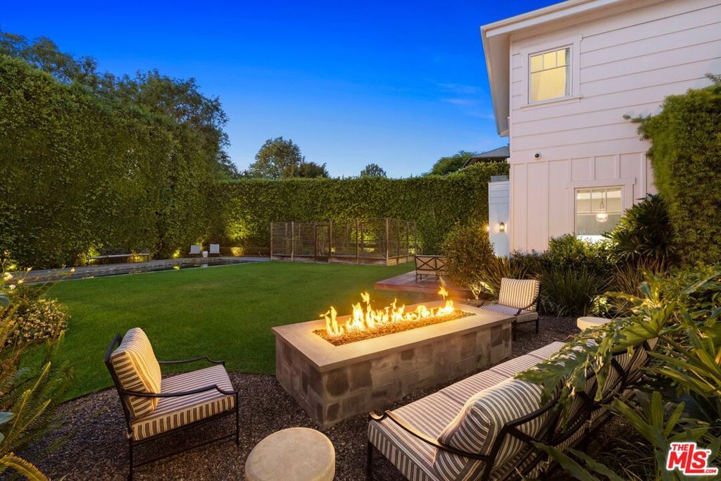 Image 3 of property listing at 521 Amalfi Drive, Pacific Palisades, CA 90272