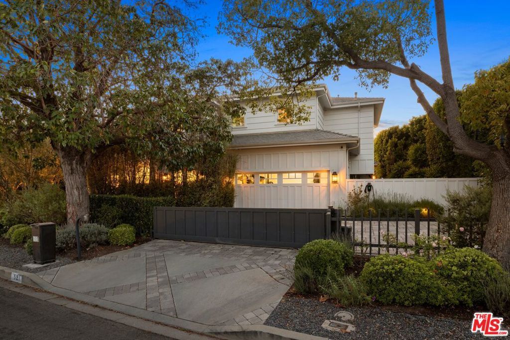 Image 5 of property listing at 521 Amalfi Drive, Pacific Palisades, CA 90272