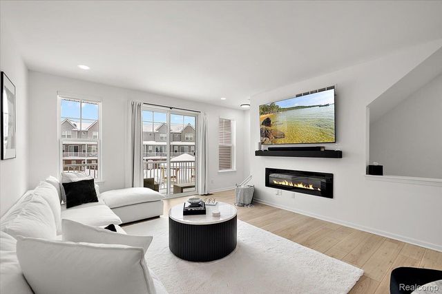 3951 Trailwaycommons Circle, Auburn Hills, MI 48326