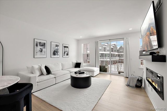 3951 Trailwaycommons Circle, Auburn Hills, MI 48326