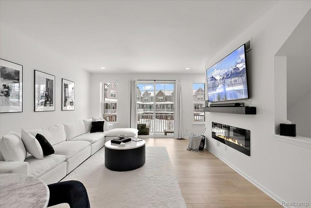 3951 Trailwaycommons Circle, Auburn Hills, MI 48326