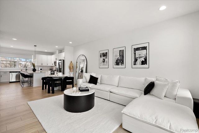 3951 Trailwaycommons Circle, Auburn Hills, MI 48326