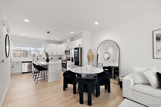 3951 Trailwaycommons Circle, Auburn Hills, MI 48326