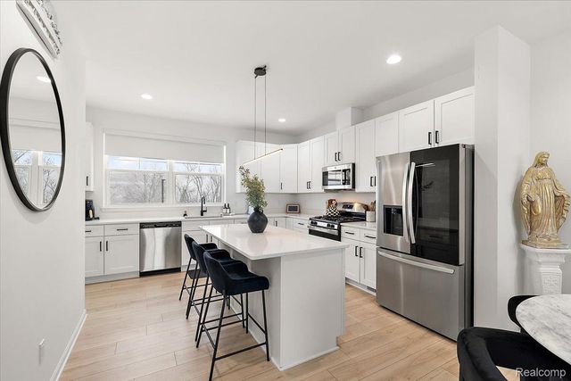 3951 Trailwaycommons Circle, Auburn Hills, MI 48326