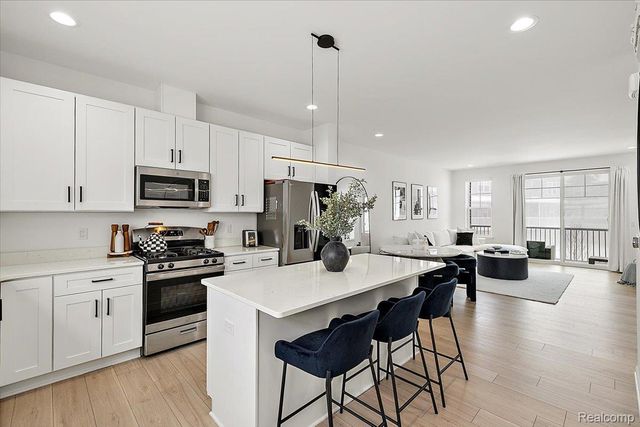 3951 Trailwaycommons Circle, Auburn Hills, MI 48326