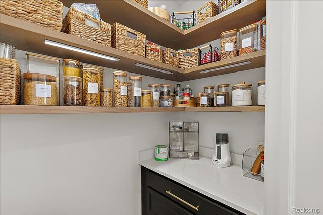 3951 Trailwaycommons Circle, Auburn Hills, MI 48326