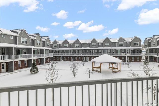 3951 Trailwaycommons Circle, Auburn Hills, MI 48326