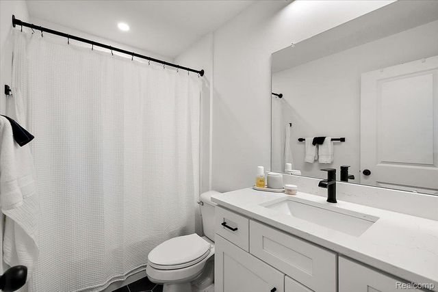 3951 Trailwaycommons Circle, Auburn Hills, MI 48326