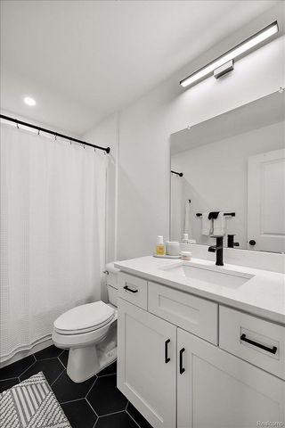 3951 Trailwaycommons Circle, Auburn Hills, MI 48326