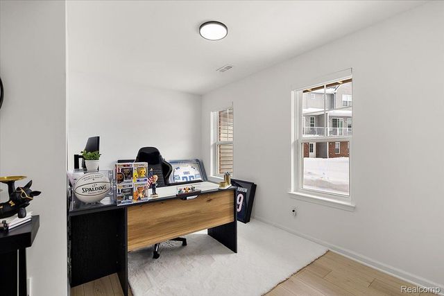 3951 Trailwaycommons Circle, Auburn Hills, MI 48326