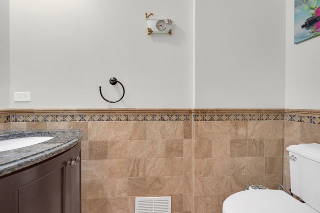 141 Manchester Court, Buffalo Grove, IL 60089