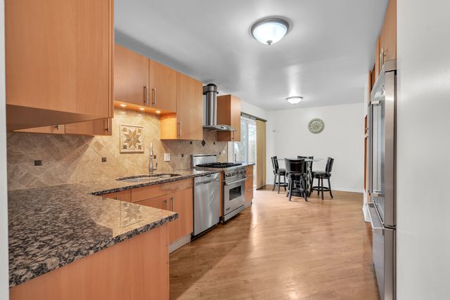 141 Manchester Court, Buffalo Grove, IL 60089