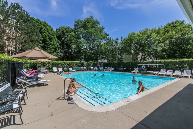 141 Manchester Court, Buffalo Grove, IL 60089