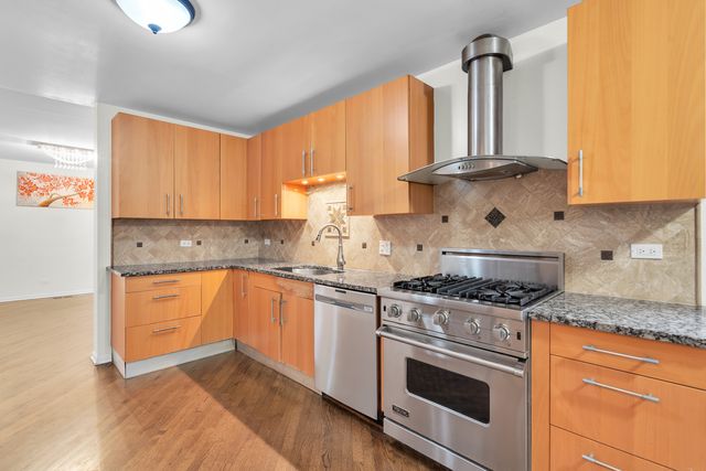 141 Manchester Court, Buffalo Grove, IL 60089