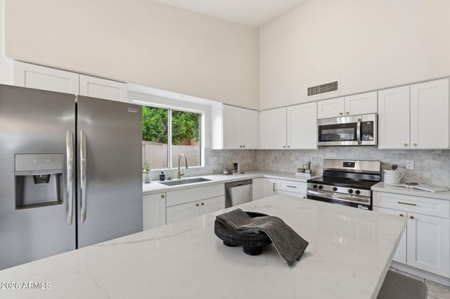 7756 W HEARN Road, Peoria, AZ 85381