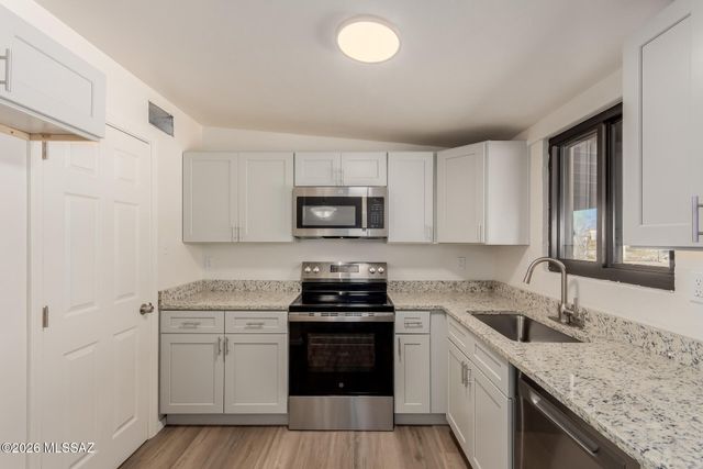 938 W Connecticut Drive, Tucson, AZ 85706