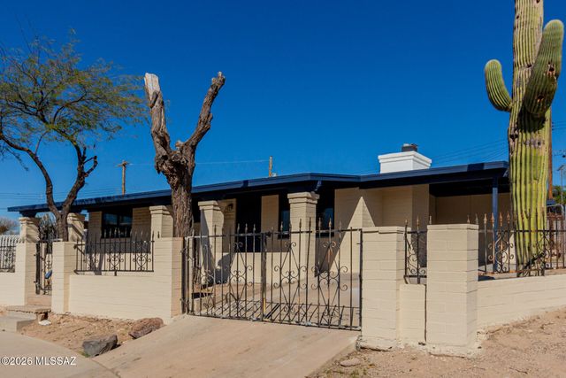 938 W Connecticut Drive, Tucson, AZ 85706