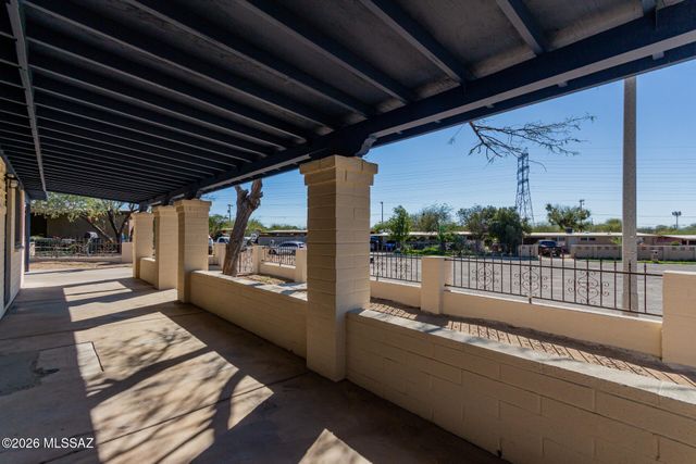 938 W Connecticut Drive, Tucson, AZ 85706
