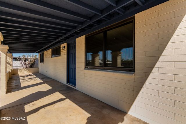 938 W Connecticut Drive, Tucson, AZ 85706