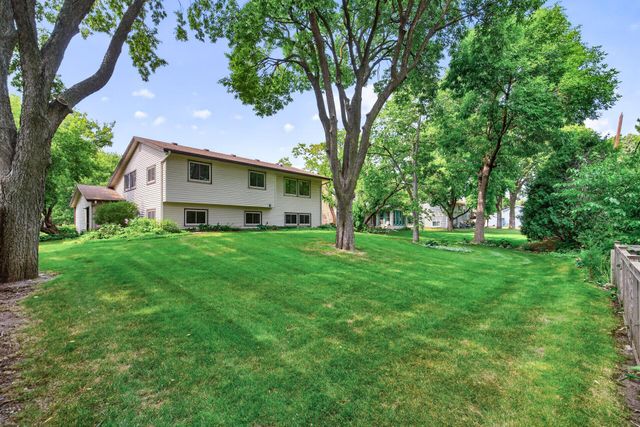 1810 Howell Street N, Falcon Heights, MN 55113