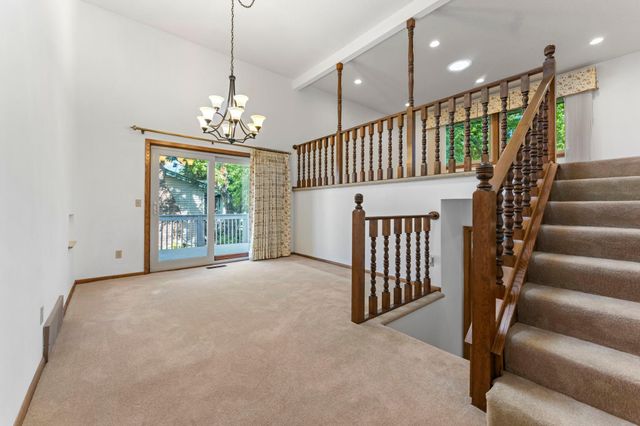 1810 Howell Street N, Falcon Heights, MN 55113