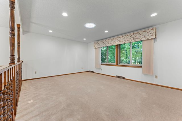 1810 Howell Street N, Falcon Heights, MN 55113