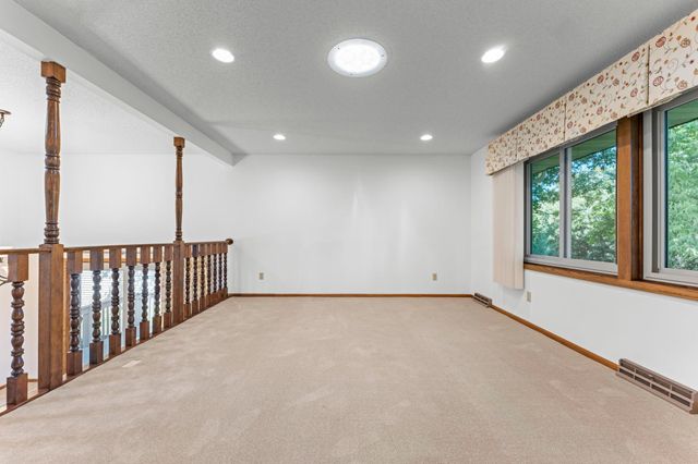 1810 Howell Street N, Falcon Heights, MN 55113
