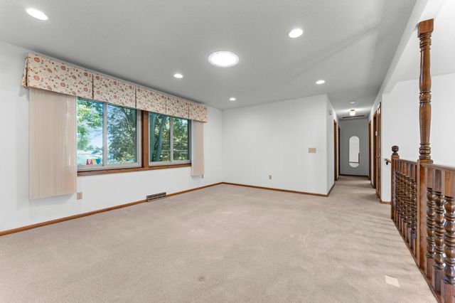 1810 Howell Street N, Falcon Heights, MN 55113