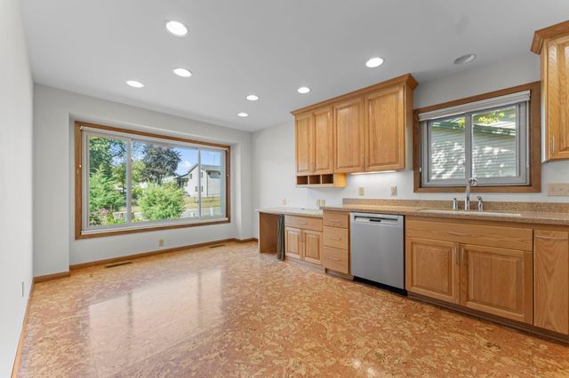 1810 Howell Street N, Falcon Heights, MN 55113