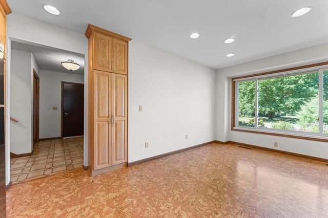 1810 Howell Street N, Falcon Heights, MN 55113