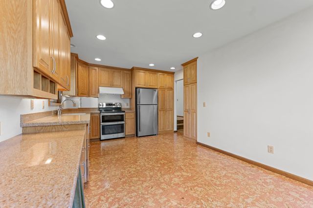 1810 Howell Street N, Falcon Heights, MN 55113
