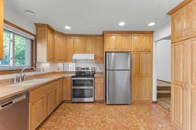 1810 Howell Street N, Falcon Heights, MN 55113