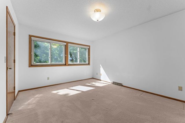 1810 Howell Street N, Falcon Heights, MN 55113